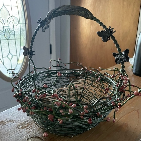 NWT Wire Berry Basket with Butterflies - Picture 5 of 6